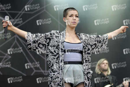 Alina Süggeler (Frida Gold)