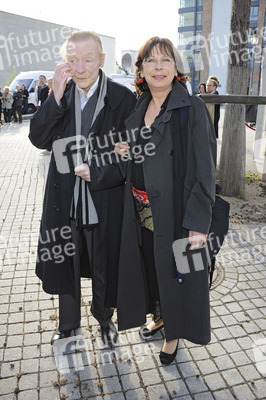 Otto Sander, Monika Hansen