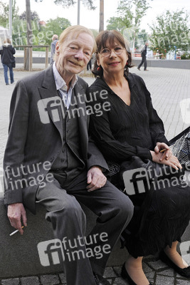 Otto Sander, Monika Hansen