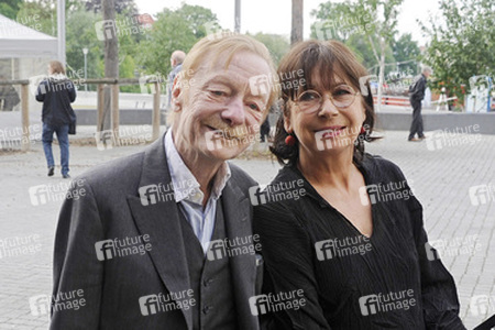 Otto Sander, Monika Hansen