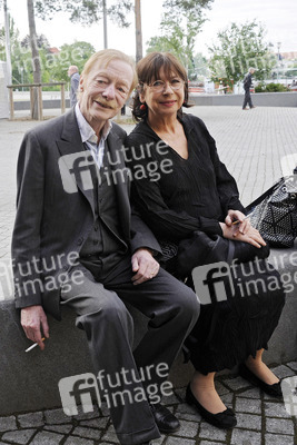 Otto Sander, Monika Hansen