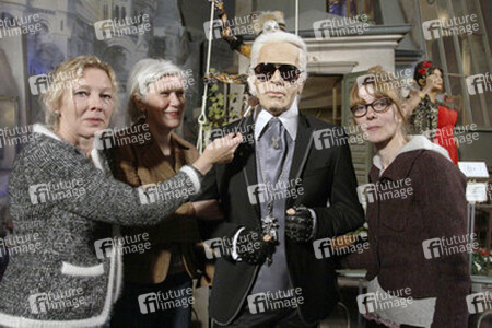 Saskia Ruth mit Team, Karl Lagerfeld Wachsfigur