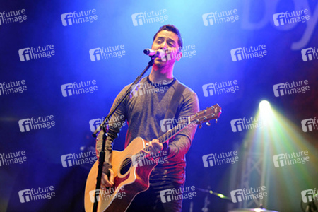 Alejandro Manzano (Boyce Avenue)