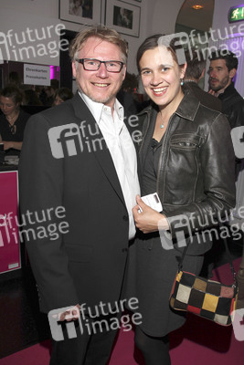 Konstantin Graudus, Julia Holmes