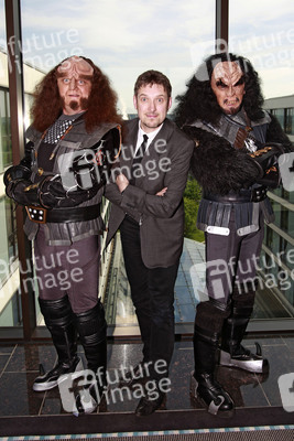 Robert O'Reilly, Tschiponnique Skupin, J.G. Hertzler