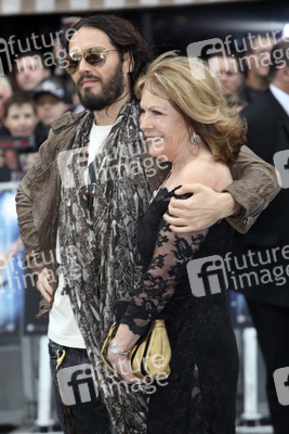 Russell Brand mit Mutter
