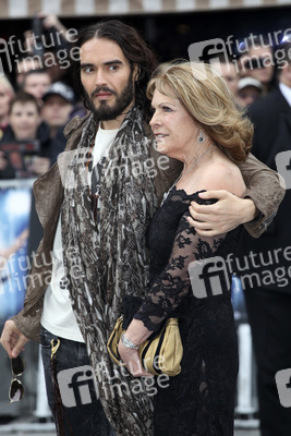 Russell Brand mit Mutter