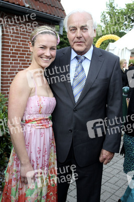 Rhea Harder mit Schwiegervater Günter Vennewald