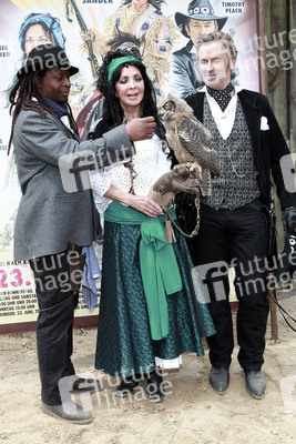 Mola Adebisi, Timothy Peach, Dunja Rajter