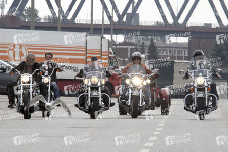 Oliver Hörner mit Biker-Kollegen