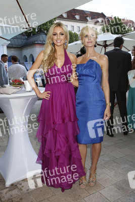 Rosanna Davison, Yvonne Keating
