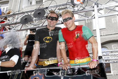 Christopher Street Day Teilnehmer Batman und Robin