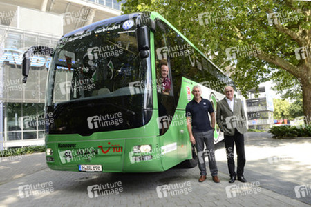 Mirko Liesebach (Busfahrer), Martin Kind (Präsident Hannover 96), Mirko Slomka (Trainer Hannover 96)