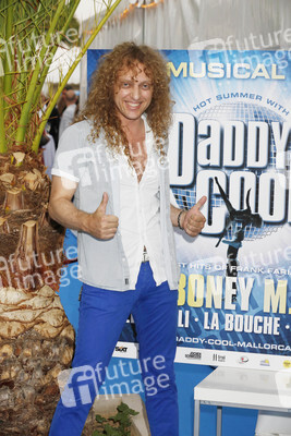 Chele Aguilera (Les Humphries Singers)