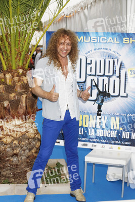 Chele Aguilera (Les Humphries Singers)