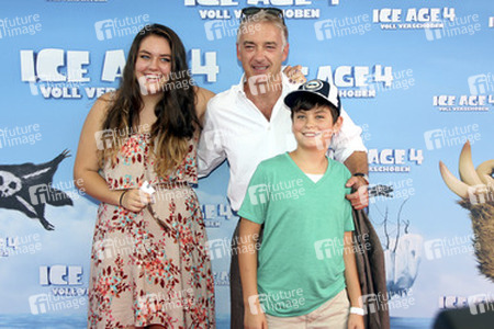 Christoph M. Ohrt mit Tochter Lilian und Sohn Spencer