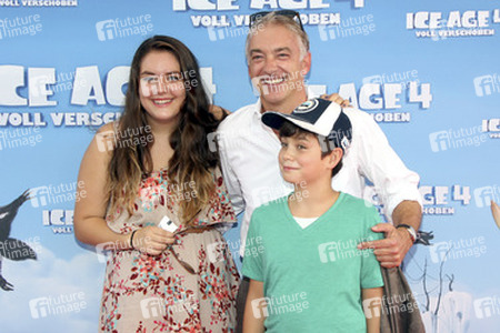 Christoph M. Ohrt mit Tochter Lilian und Sohn Spencer