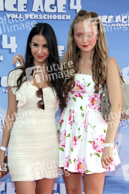 Sila Sahin mit Begleitung