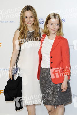 Mina Tander, Karoline Schuch