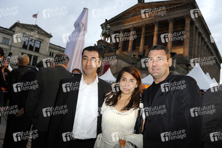 Cem Özdemir mit Gattin Pia Castro, Michael Michalsky