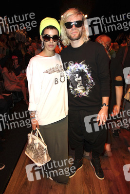 Alina Süggeler, Andreas 'Andi' Weizel (Frida Gold)