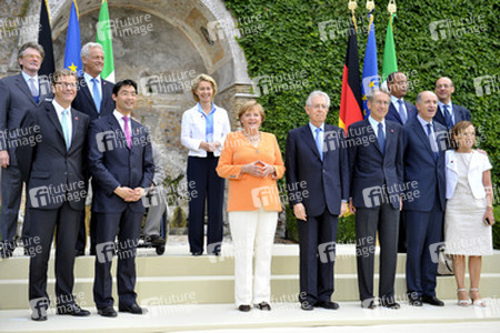Angela Merkel, Mario Monti und ihre deutschen und italienischen Delegationen