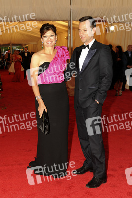 Maria Bartiromo mit Begleitung