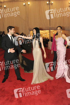 Chace Crawford, Vera Wang, Paula Patton