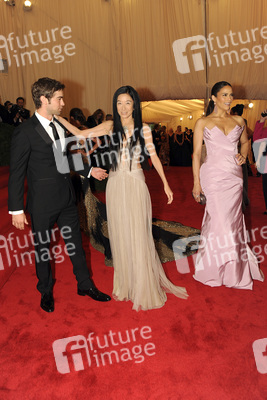 Chace Crawford, Vera Wang, Paula Patton