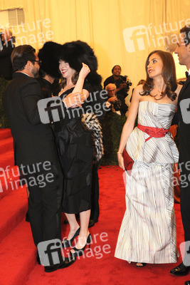 Rachel Feinstein mit Begleitung, Seth Meyers mit Freundin Alexi Ashe