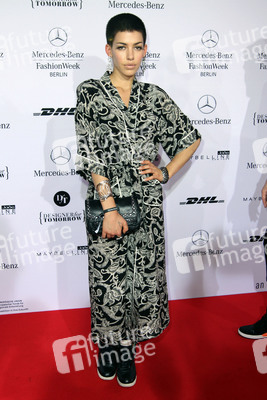 Alina Süggeler (Frida Gold)