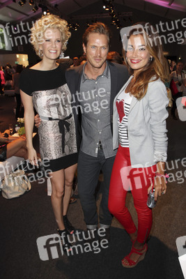 Monica Ivancan, Jason Lewis, Miriam Ivancan