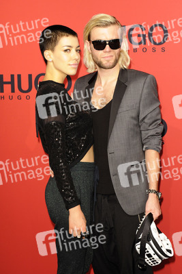 Alina Süggeler, Andreas 'Andi' Weizel (Frida Gold)