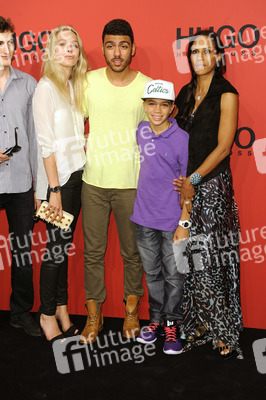 Noah Becker mit Freundin Laura, Barbara Becker mit Sohn Elias