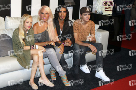 Natascha Ochsenknecht mit Tochter Cheyenne Savannah, Umut Kekilli, Jimi Blue Ochsenknecht