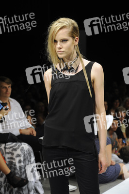 Esther Perbandt Model