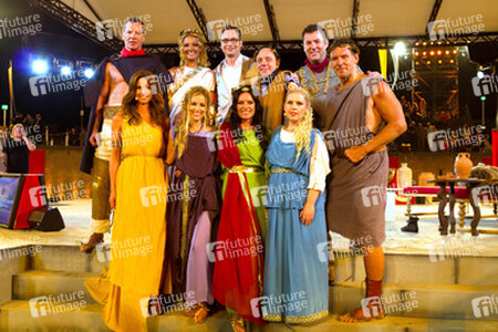 Hintere Reihe: Henry Maske, Franziska van Almsick, Matthias Opdenhövel, Bernhard Hoëcker, Jens Riewa. Vordere Reihe: Mareile Höppner, Andrea Kaiser, Christine Neubauer, Maite Kelly, Ralf Moeller