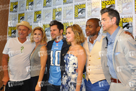 Corbin Bernsen, Karen Vick, James Roday, Maggie Lawson, Dulé Hill, Tom Ormundson