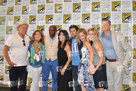 Corbin Bernsen, Karen Vick, James Roday, Maggie Lawson, Dulé Hill, Tom Ormundson mit Gästen