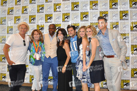 Corbin Bernsen, Karen Vick, James Roday, Maggie Lawson, Dulé Hill, Tom Ormundson mit Gästen