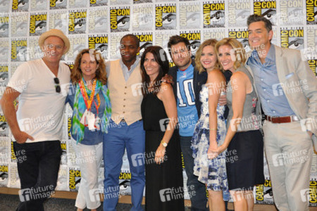 Corbin Bernsen, Karen Vick, James Roday, Maggie Lawson, Dulé Hill, Tom Ormundson mit Gästen