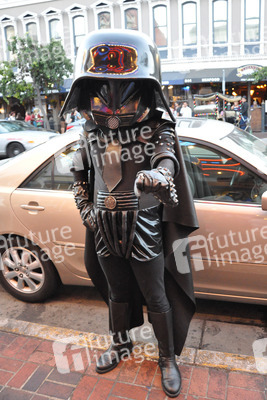 Comic-Con Besucher - Dark Helmet