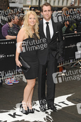 Matthew Lewis mit Begleitung