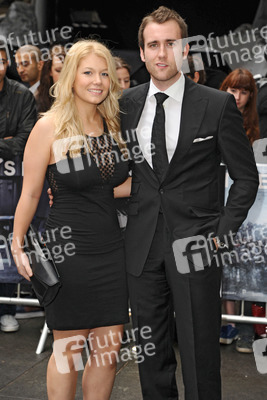 Matthew Lewis mit Begleitung