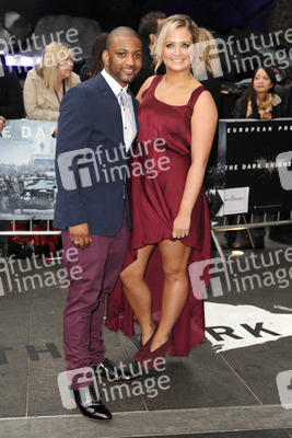 J.B. Gill (JLS) mit Begleitung