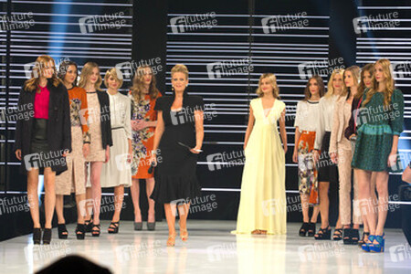 Barbara Schöneberger mit Models