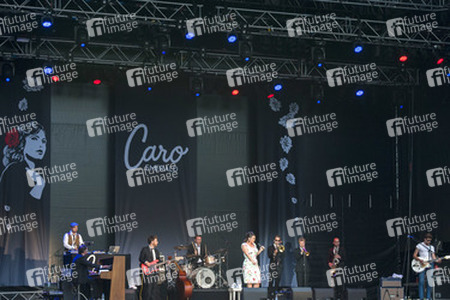 Caro Emerald mit ihrer Band