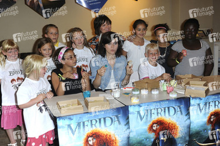 Nora Tschirner mit Kindern