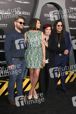 Ozzy Osbourne mit Sohn Jack Osbourne, Lisa Stelly und Gattin Sharon Osbourne