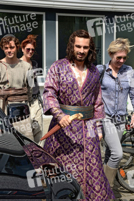 Tom Payne, Olivier Martinez